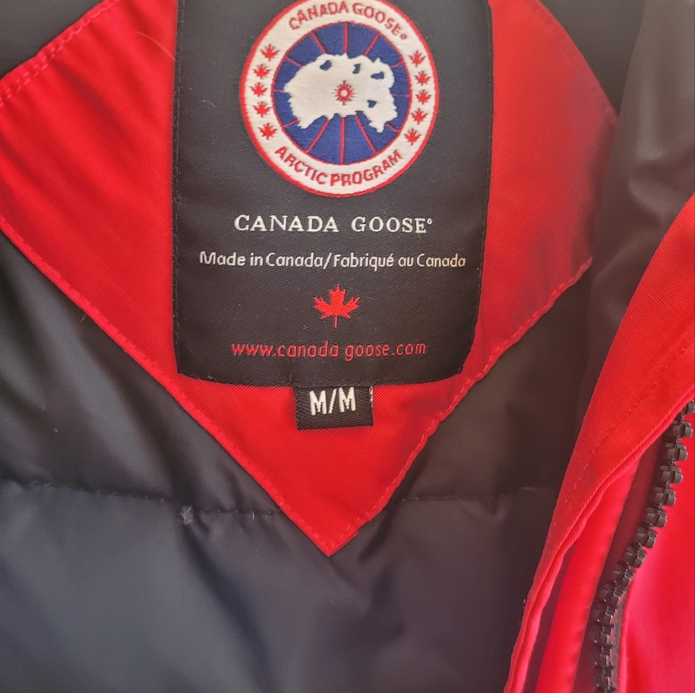 Canada Goose Bomber. Size M. Red. Excellent condition. Thick full down. - Picture 5 of 16